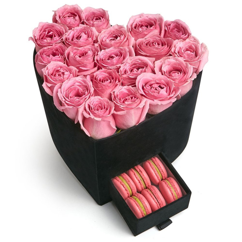 Kalp Kutuda 20 Pembe Gül ve Makaron ile Romantik Hediye