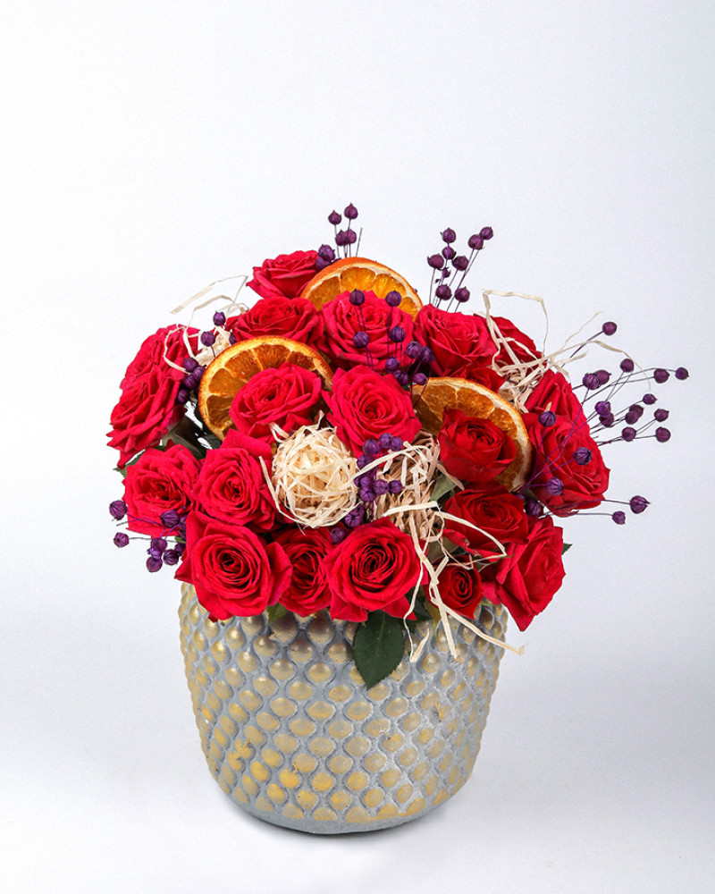 Kırmızı Gül Aranjmanı – Tutkulu ve Şık Çiçek Tasarımı