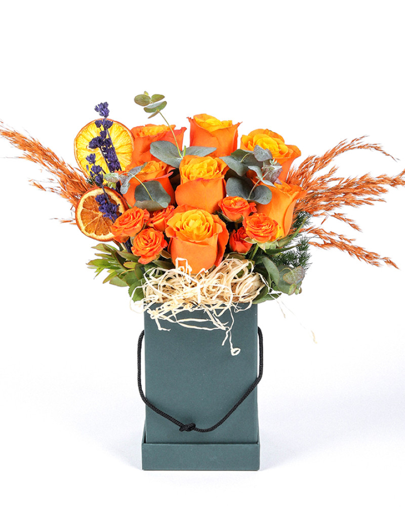Turuncu Gül Kutusu Aranjmanı – Enerjik ve Zarif Tasarım